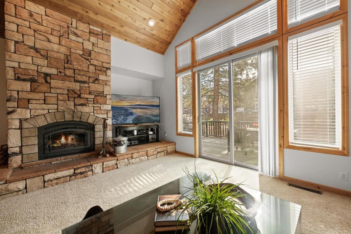New Serenity Lodge Base Of Snow Summit Hot Tub بيغ بير لاكي، سان بيرناردينو، كاليفورنيا المظهر الخارجي الصورة